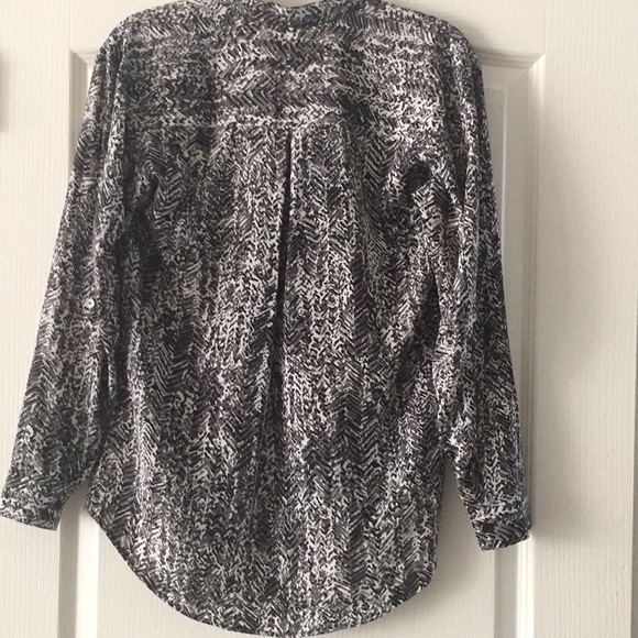 MK ZIPPER POCKET BLOUSE - Picture 8 of 8